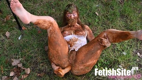 Ninounini - TOILET FEMDOM: I dominate you outdoors by making you eat my shit and much more! [FullHD, 1080p] [ScatShop.com]
