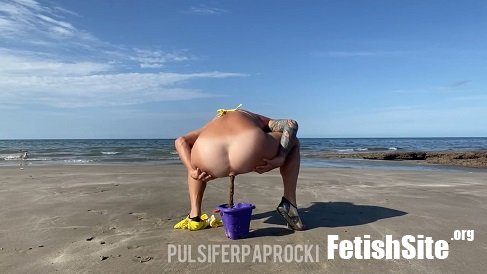 PulsiferPaprocki - Beach Bucket Poop [FullHD, 1080p] [ScatShop.com]