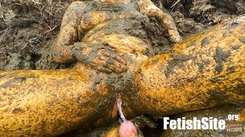 Lyndra Lynn - Nearly Caught On The Dung Piles [FullHD, 1080p] [ScatBook.com]